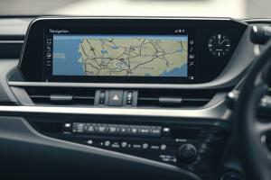 Lexus ES300h with Digital Door Monitors 2020 года  (UK)